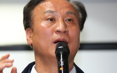 걸그룹 불러 '춤판 워크숍'…소공연 회장 "반성한다, 사퇴는 NO"