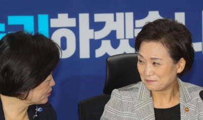 "아파트 이미 많다"던 김현미, 당정 '공급확대론'에 밀렸다