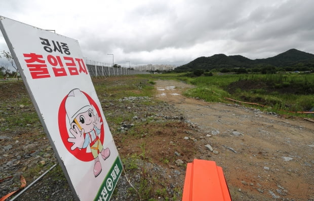 세종시 어진동 세종국회의사당 이전 예정 부지로 알려진 인근에 펜스가 설치됐다. /사진=연합뉴스