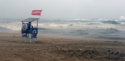 "친구와 내기하다가"…강릉 경포 해변서 20대 남성 숨져