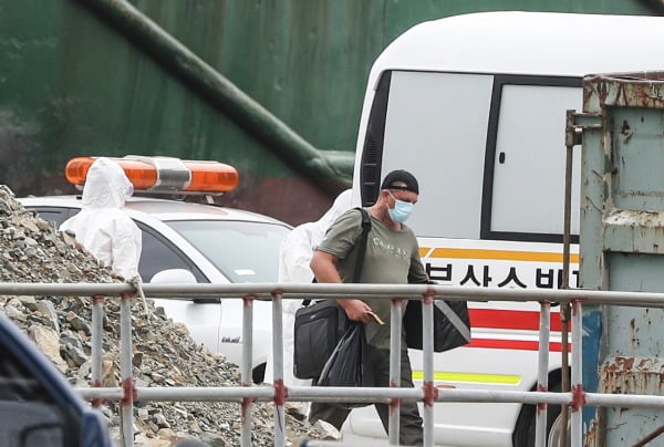 부산항 입항 러 선원 12명 또 무더기 확진…90명째