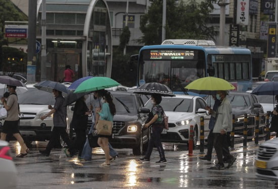 수요일인 오늘(29일)은 전국이 흐리고 곳곳에서 많은 비가 내리겠다. 사진=연합뉴스