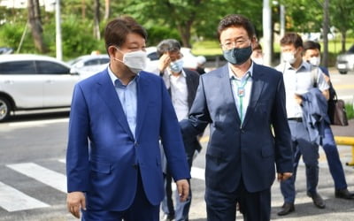 이철우 경북지사 "군위군 설득…신공항 추진에 전력"