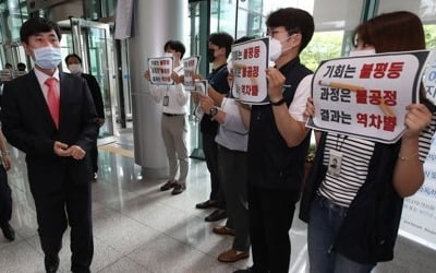 인국공 찾은 하태경 "올해 매출 반토막인데 직고용은 미친짓"