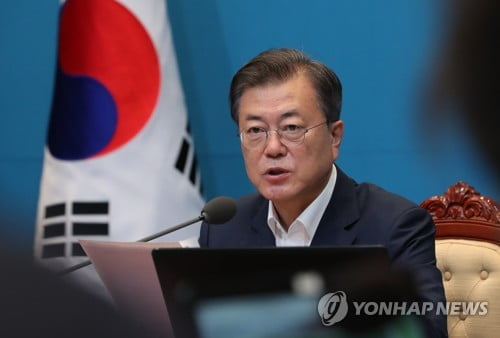 공적마스크제 폐지…문대통령 "약사들 기여에 감사"