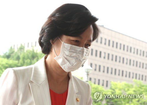 법무부 "장관 지휘권 발동에 靑 끌어들인 정치공세는 지양돼야"