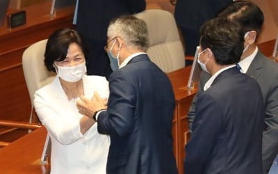 '입장문 가안 유출 논란' 추미애·최강욱 잇따라 고발돼