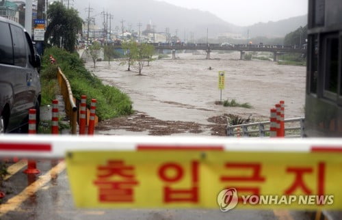 전북 위도에 228㎜ '물폭탄'…곳곳 침수·붕괴 피해 속출