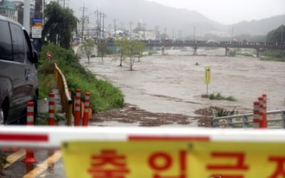 전북 위도에 228㎜ '물폭탄'…곳곳 침수·붕괴 피해 속출