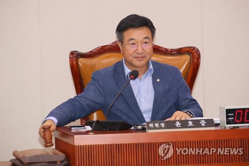 윤호중, 주택 표준임대료 공시·상한제 도입 법안 발의