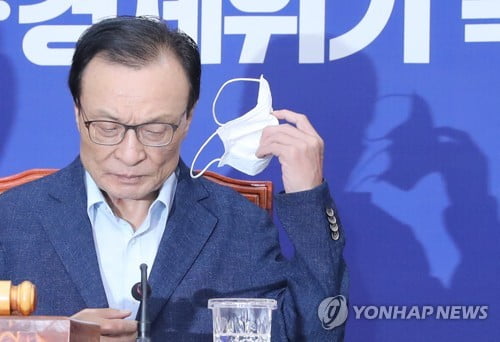 여권 '피해여성' 호칭 논란 …野 "우아한 2차가해"