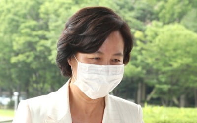 추미애 '산사 휴가'에 관용차이용 논란…秋 "검언이 반개혁동맹"