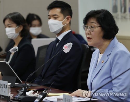 여가부장관, 박원순 의혹에 "책임 통감…피해자 고통 안타까워"