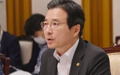 기재차관 "한국판 뉴딜은 포스트 코로나 정부대응 효시작"