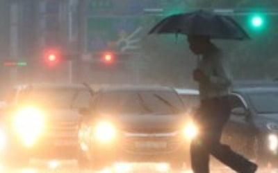 제주, 산지 중심으로 많은 비…"항공기 운항 차질 예상"