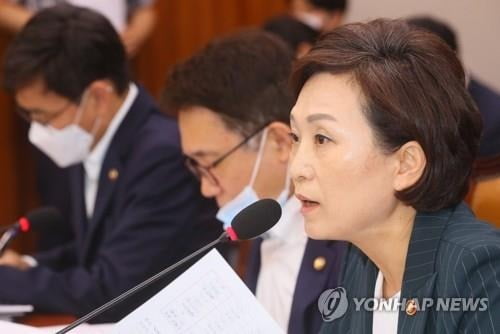 김현미 "국토부 국장급 이상 다주택자 집 파는 중"