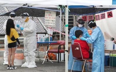 광주 첫 두자릿수·대전 교내 첫 전파…코로나 재확산 우려[종합]