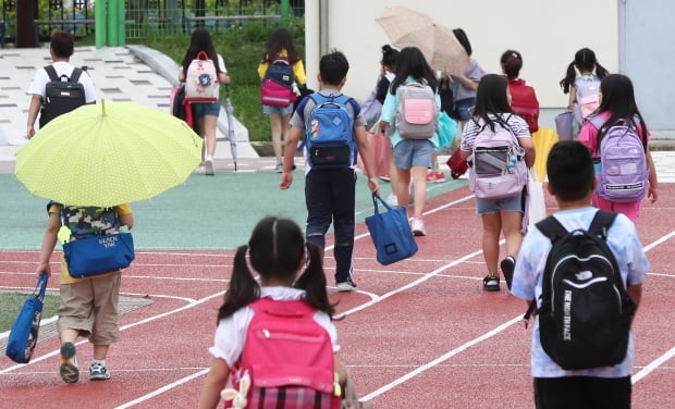 대전 동구 가양초등학교에서 학생들이 하교하고 있다. 사진=뉴스1