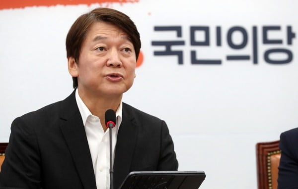 안철수 국민의당 대표가 9일 오전 서울 여의도 국회에서 열린 최고위원회의에서 모두발언을 하고 있다. 사진=뉴스1