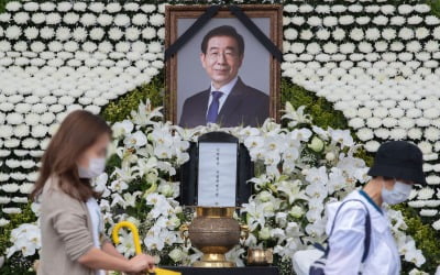 [속보] 민주당 여성의원 "박원순 의혹 사과…진상조사 필요"