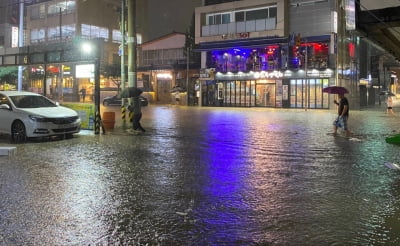 부산, 피해 키운 원인은…'집중 호우·만조·약해진 지반'