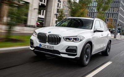 전기로 54km 가는 BMW PHEV X5…1억1230만원부터