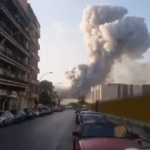4일(현지시간) 레바논의 수도 베이루트에서 대규모 폭발이 발생한 뒤 폐허가 된 현장의 모습. 영상=트위터 SNS