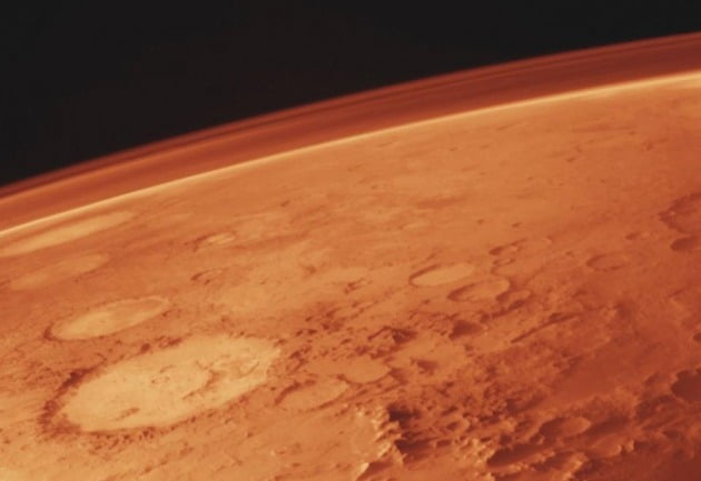 화성 궤도에서 본 대기권 사진  NASA