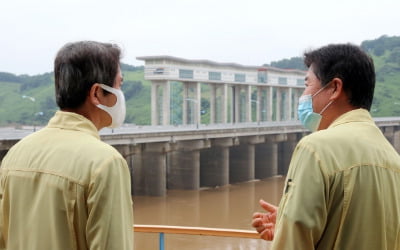 文대통령 이어 이인영 통일장관도 군남댐 방문