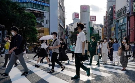 일본 수도 도쿄에서 신종 코로나바이러스 감염증(코로나19) 신규 확진자가 하루만에 400명 넘게 발생했다./사진=연합뉴스