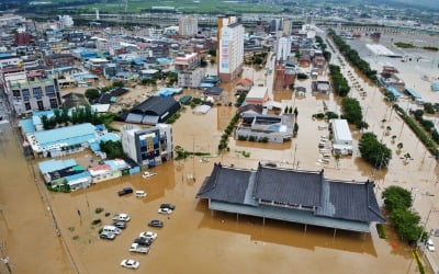 집중호우에 초등학생 1명 휩쓸려 사망…전국 270개교 시설피해