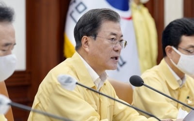 文대통령, 연일 자화자찬…"OECD 중 경제성장률 1위"