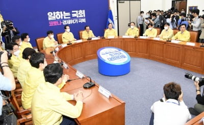 [속보] 당정청 "재난지원금 2배 상향 조정"