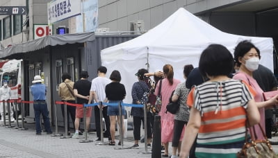 방역당국 "대규모 재유행 초기…전국 전파 우려"