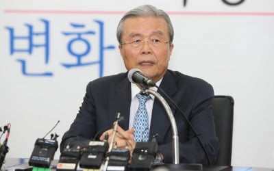 통합당 지도부 5·18 묘지 첫 참배…김종인 '호남 구애' 행보