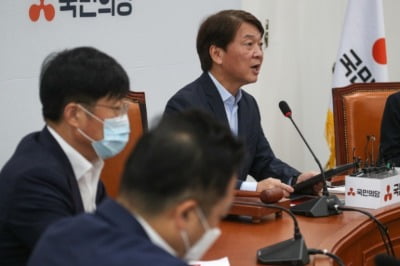 안철수 "정부, 코로나 전시 상황에 장수들 등뒤에서 짱돌 던져"