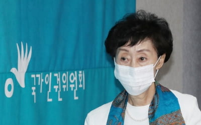 [속보] 최영애 국가인권위원장, 고열 등 증상…코로나 검사