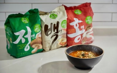 풀무원 라면사업 재도전…로스팅 공법 '자연은 맛있다' 출시