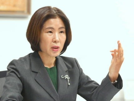 '약자 사다리' 만드는 김미애 "법안 내보니 대기업·공무원부터 혜택받더라"