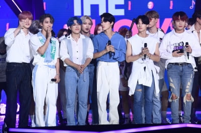 [포토] 에이티즈, '더쇼'에서 1위로 우뚝