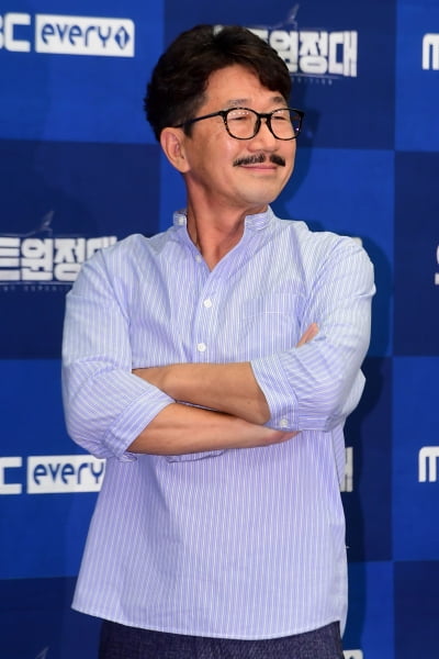 [포토] 김승진 선장, '위풍당당 선장'