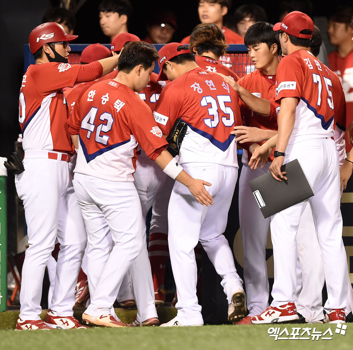 타이거즈 장현식 &#39;빨간 유니폼 입고 팬들에게 선보인 첫 등판&#39;[엑&#39;s 셔터스토리]