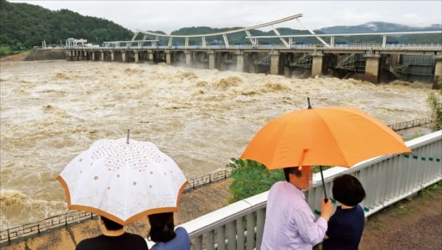[포토] 수도권 호우…수문 연 팔당댐