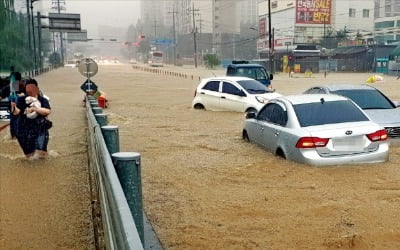 [포토] 잠기고 끊기고…중부지방 물폭탄