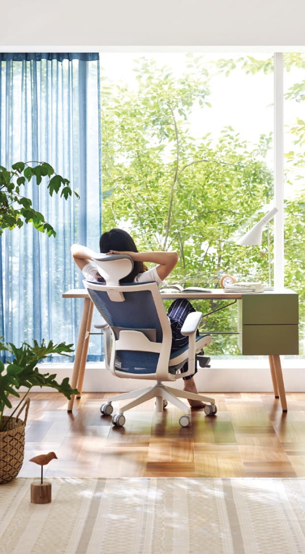 인체공학적으로 설계된 시디즈의 사무용 의자 ‘T50’.  