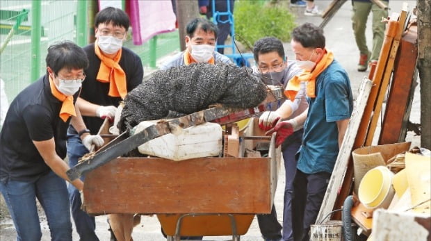 [포토] 수해 복구작업 ‘구슬땀’ 