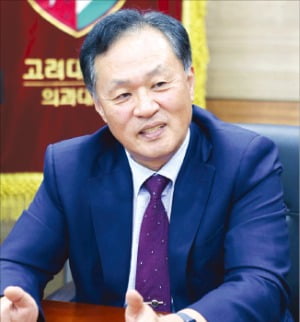 한희철 KAMC 이사장 "기초의학 토대 없이 노벨의학상 꿈 못 꿔"