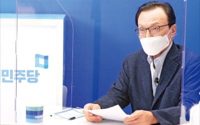 이해찬 "문재인 정부 정책 뿌리내리려면 20년 집권해야"