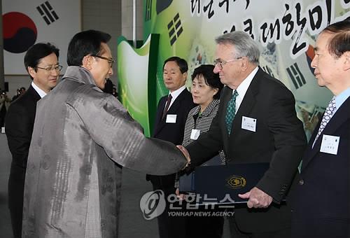 [이희용의 글로벌시대] 한국에 모범 정착한 '인요한 친할아버지' 사망 60주기