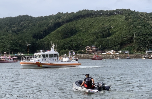 충남 보령 오천항 인근 바다에 빠진 70대 인양